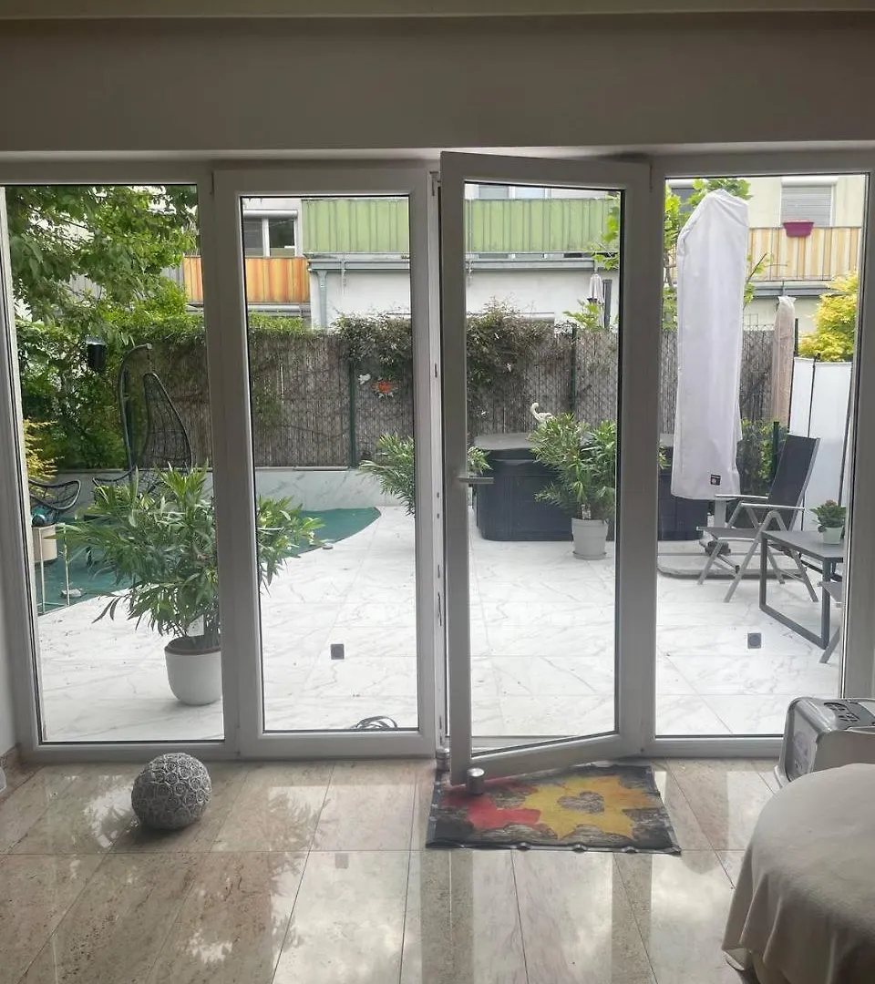 House Floor, Garden With Whirlpool, Small Breakfast, Vienna Thermal Baths, Close To U1 Station Apartman