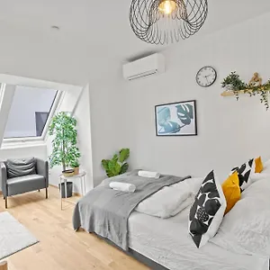 Near Klinik Floridsdorf - 3 Min To Supermarket And Pharmacy - On-site Parking For 19,90 Eur Bécs