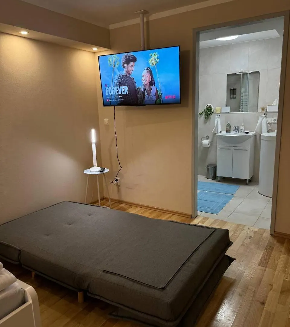 Appartement House Floor, Garden With Whirlpool, Small Breakfast, Vienna Thermal Baths, Close To U1 Station