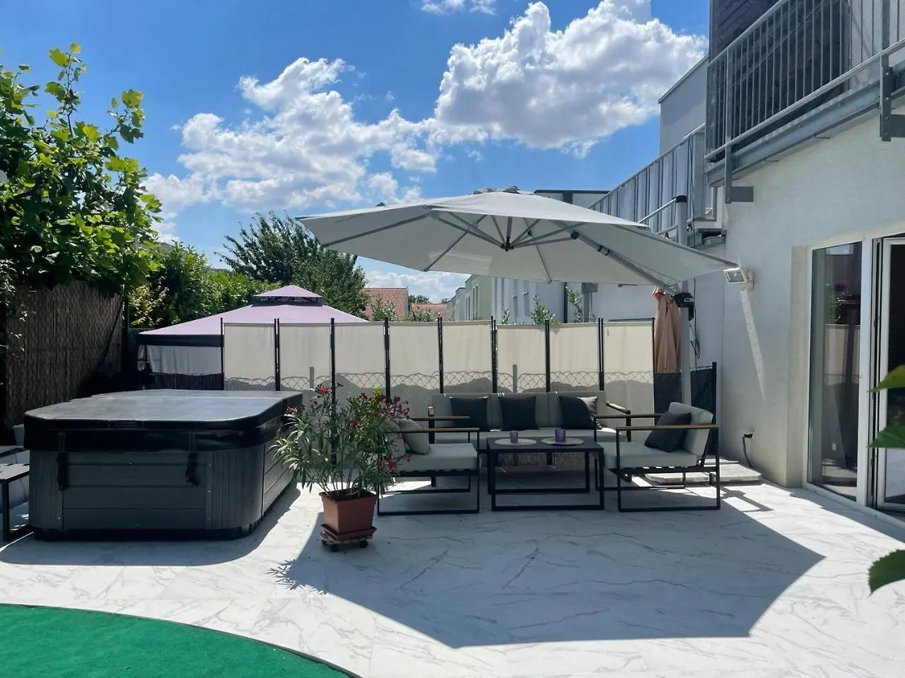 Appartement House Floor, Garden With Whirlpool, Small Breakfast, Vienna Thermal Baths, Close To U1 Station