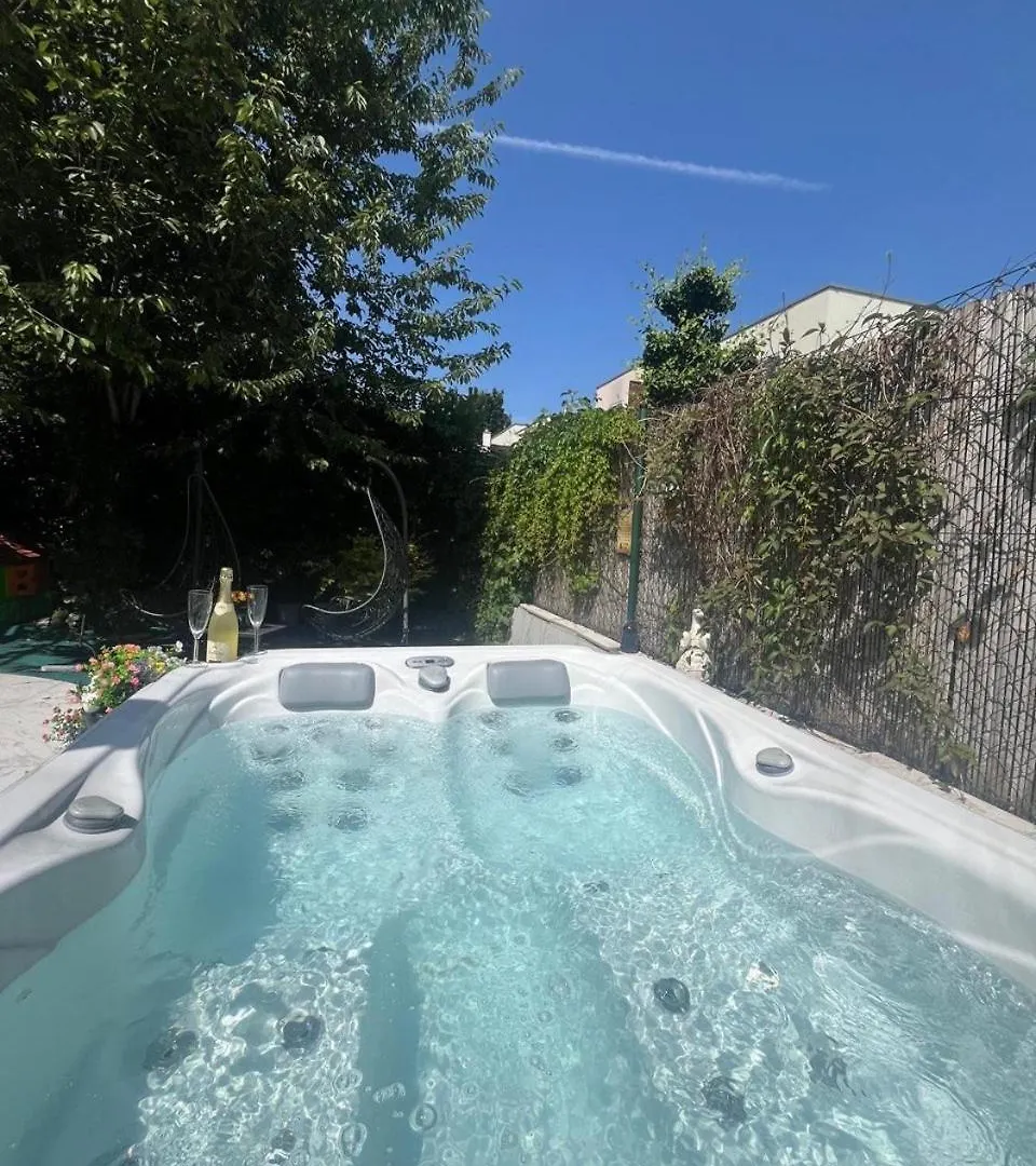 House Floor, Garden With Whirlpool, Small Breakfast, Vienna Thermal Baths, Close To U1 Station